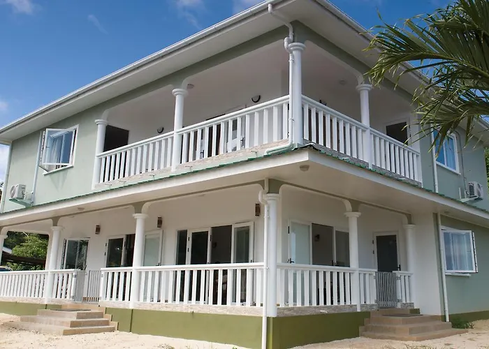 Kayola - Self Catering * Pointe La Rue